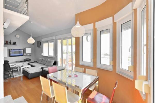 Penthouse Sol St