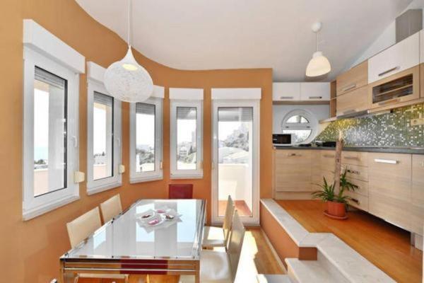 Penthouse Sol St *