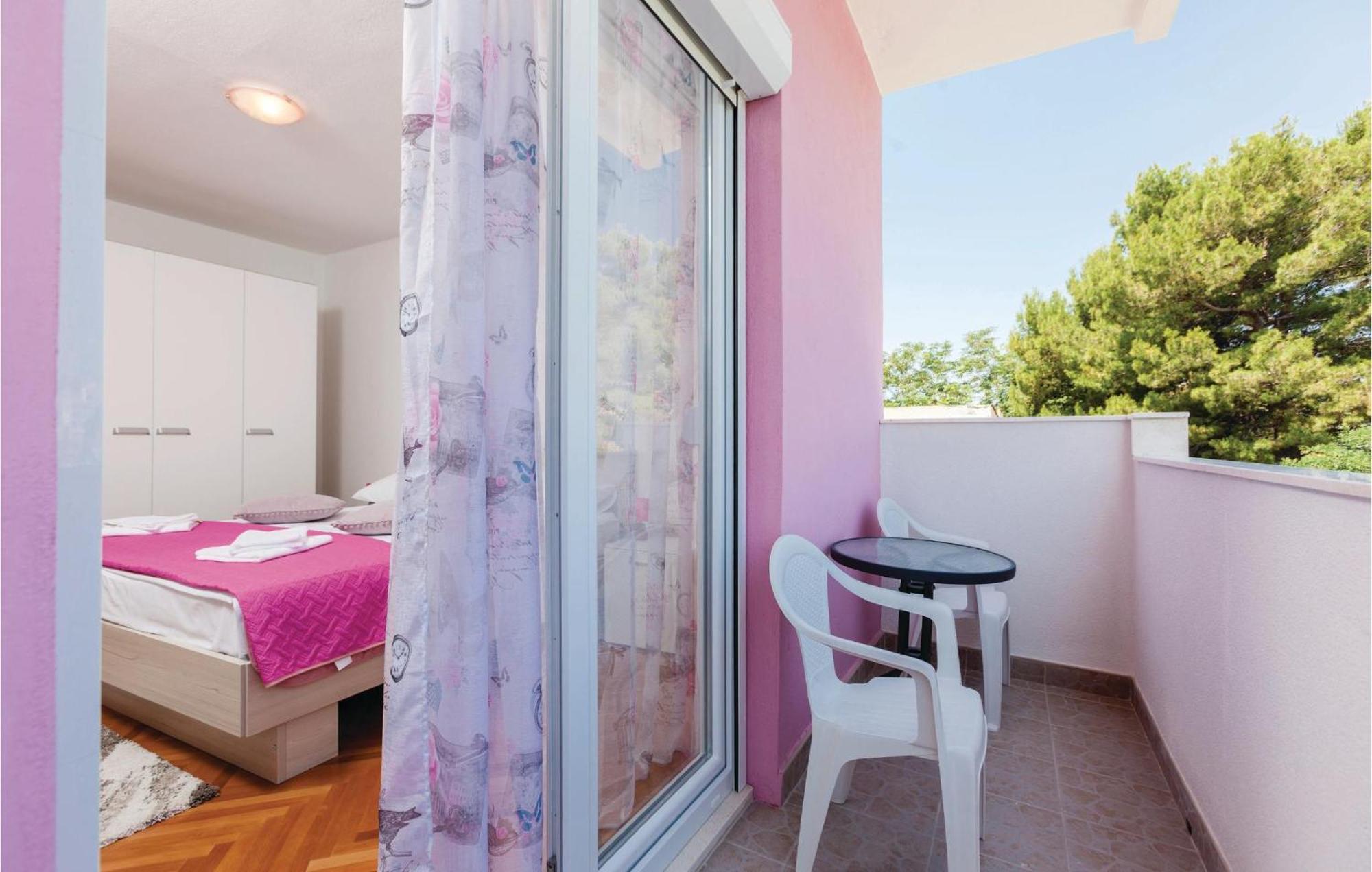 4 Bedroom Front In Stobrec