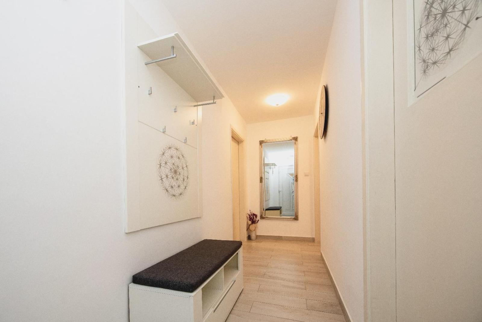 Mate Apartment Split
