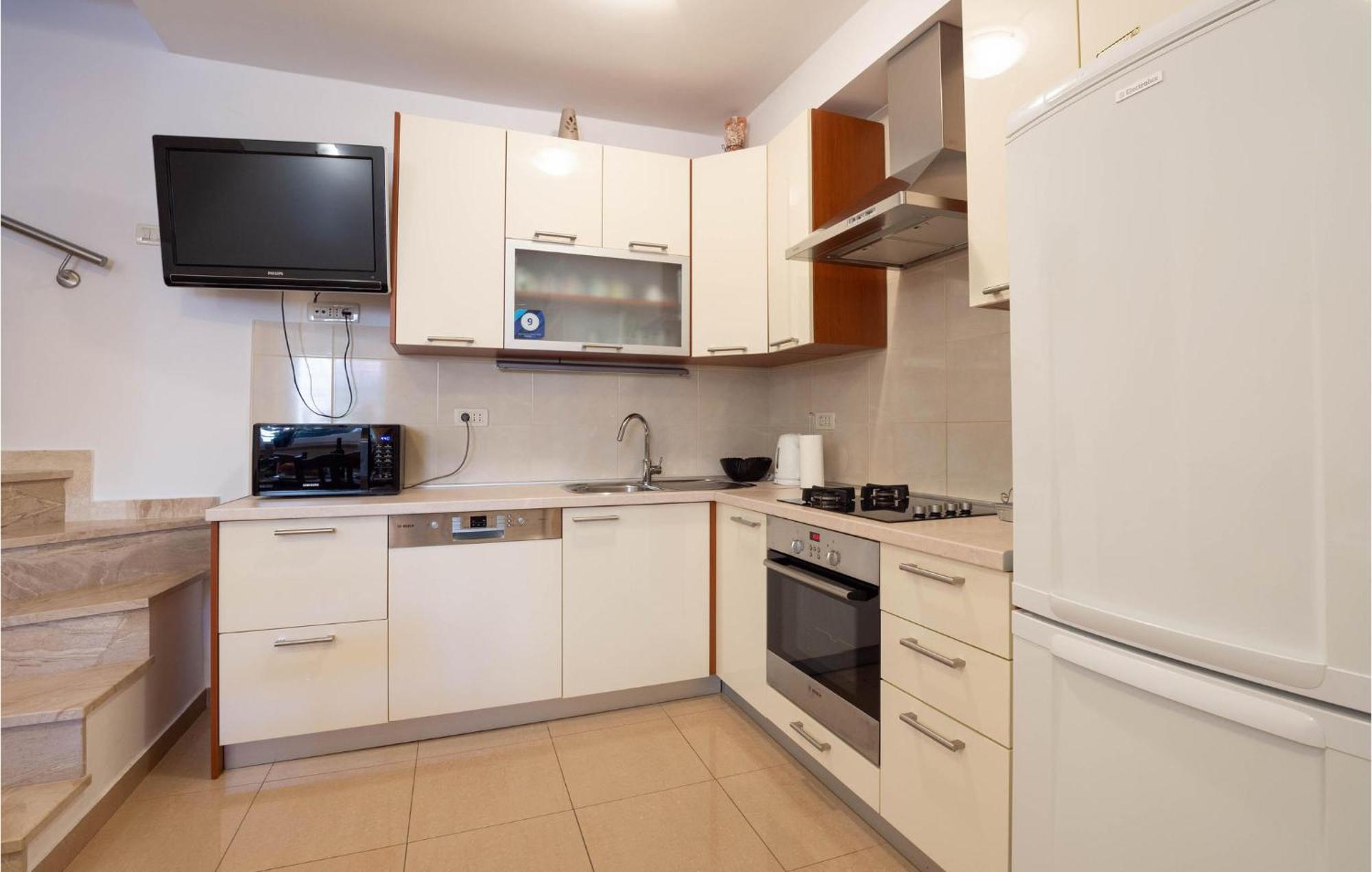 Beautiful In With Kitchen *