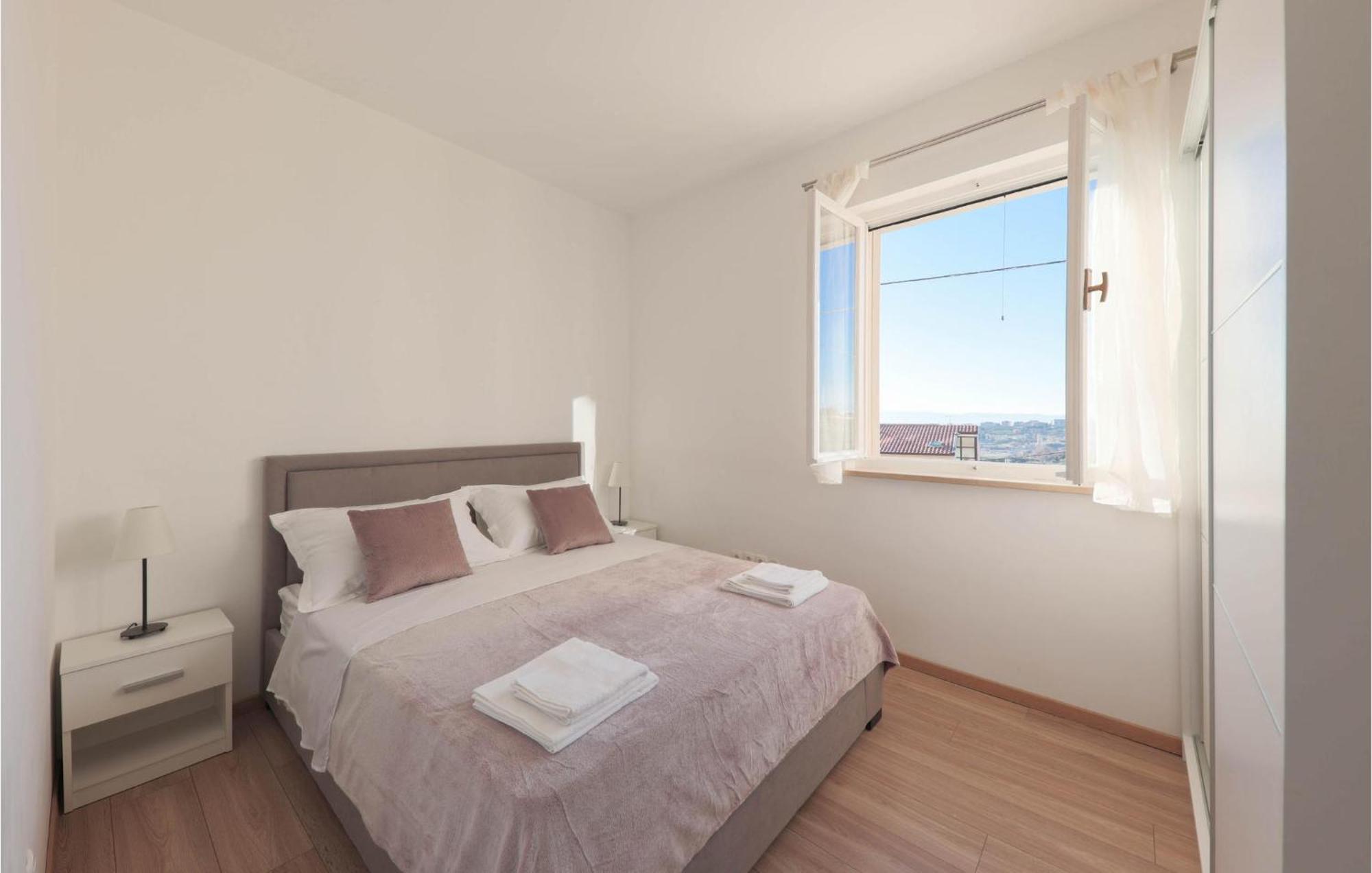 Apartment 3 Bedroom Gorgeous In Split