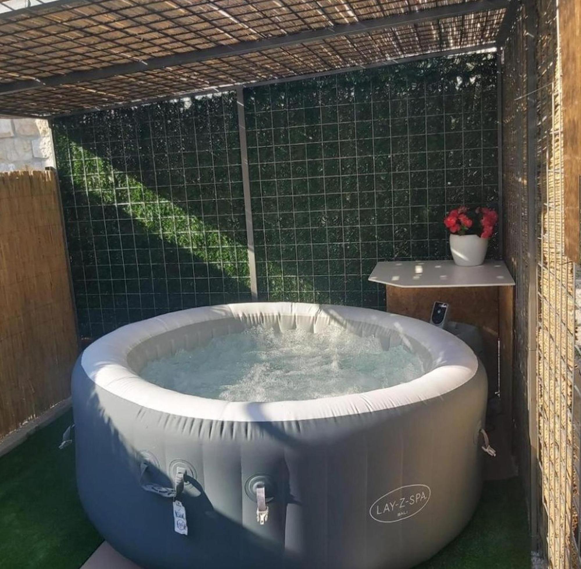 Candy With Jacuzzi And Parking Place
