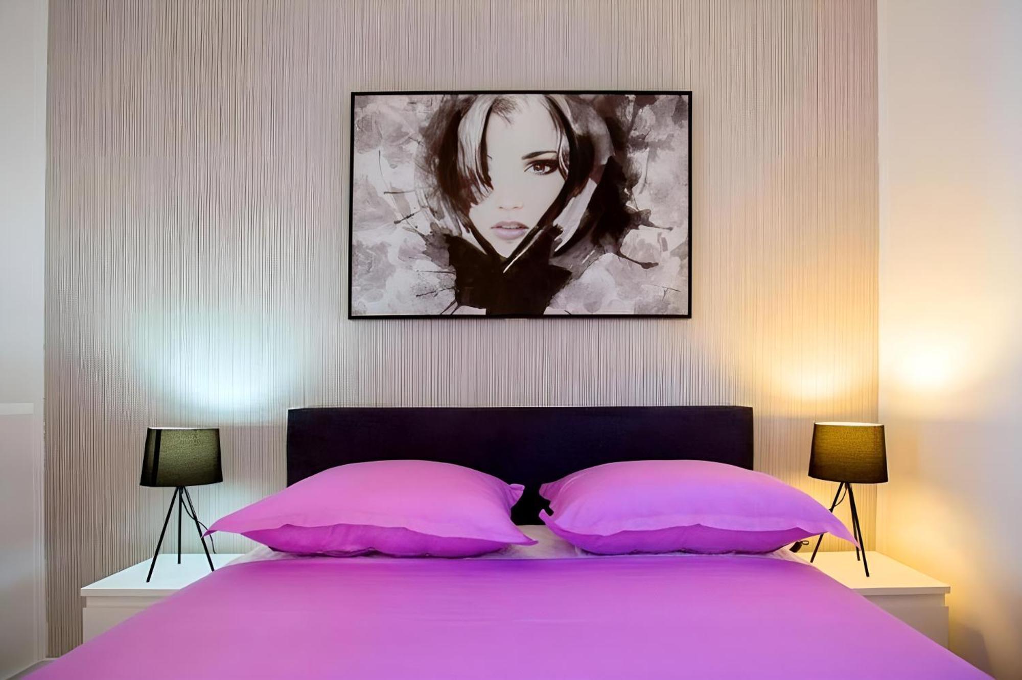 Candy With Jacuzzi And Parking Place Apartment *