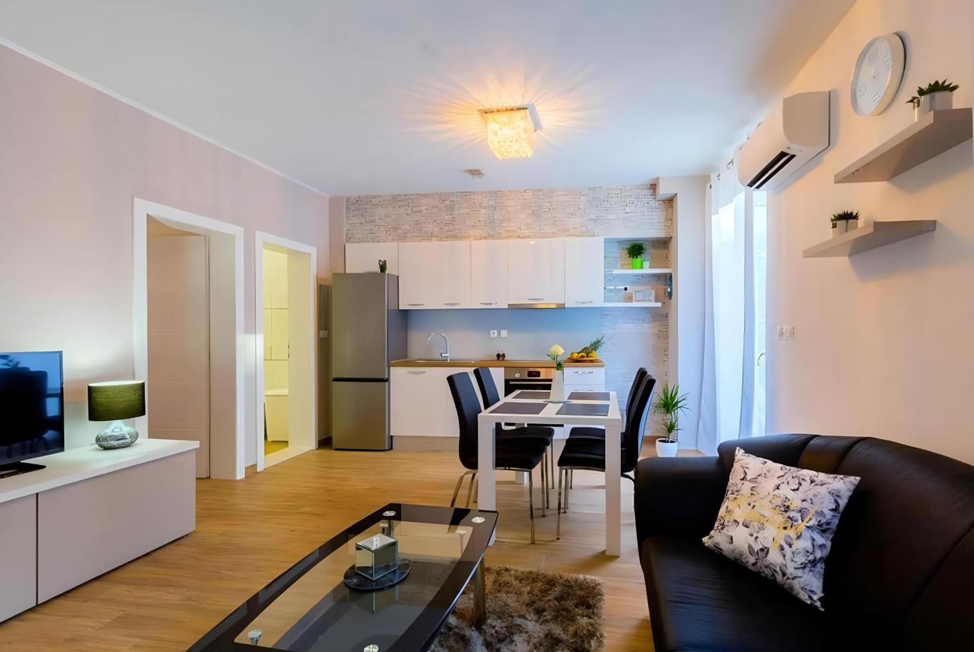 Apartment Candy With Jacuzzi And Parking Place