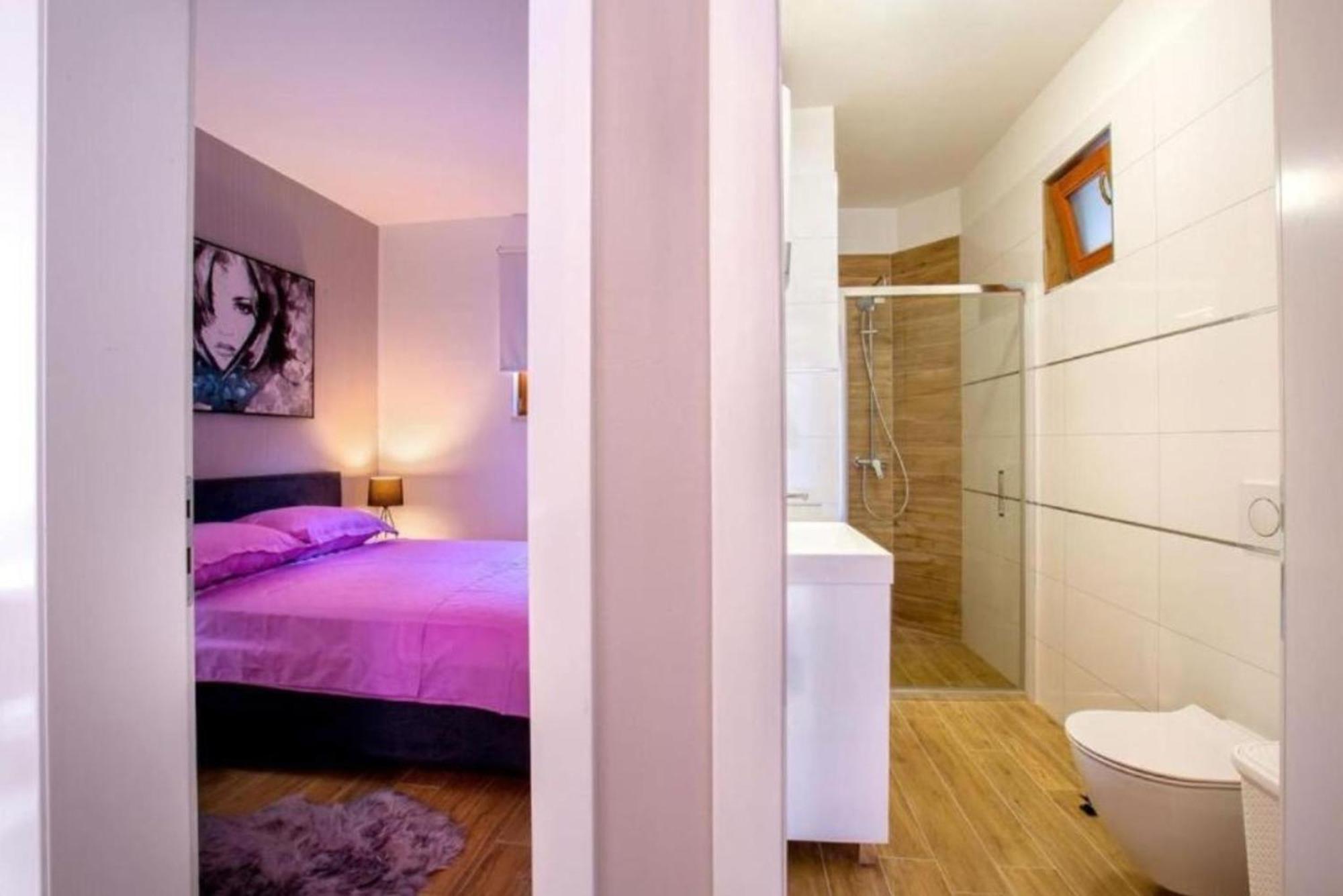 Candy With Jacuzzi And Parking Place Apartment *