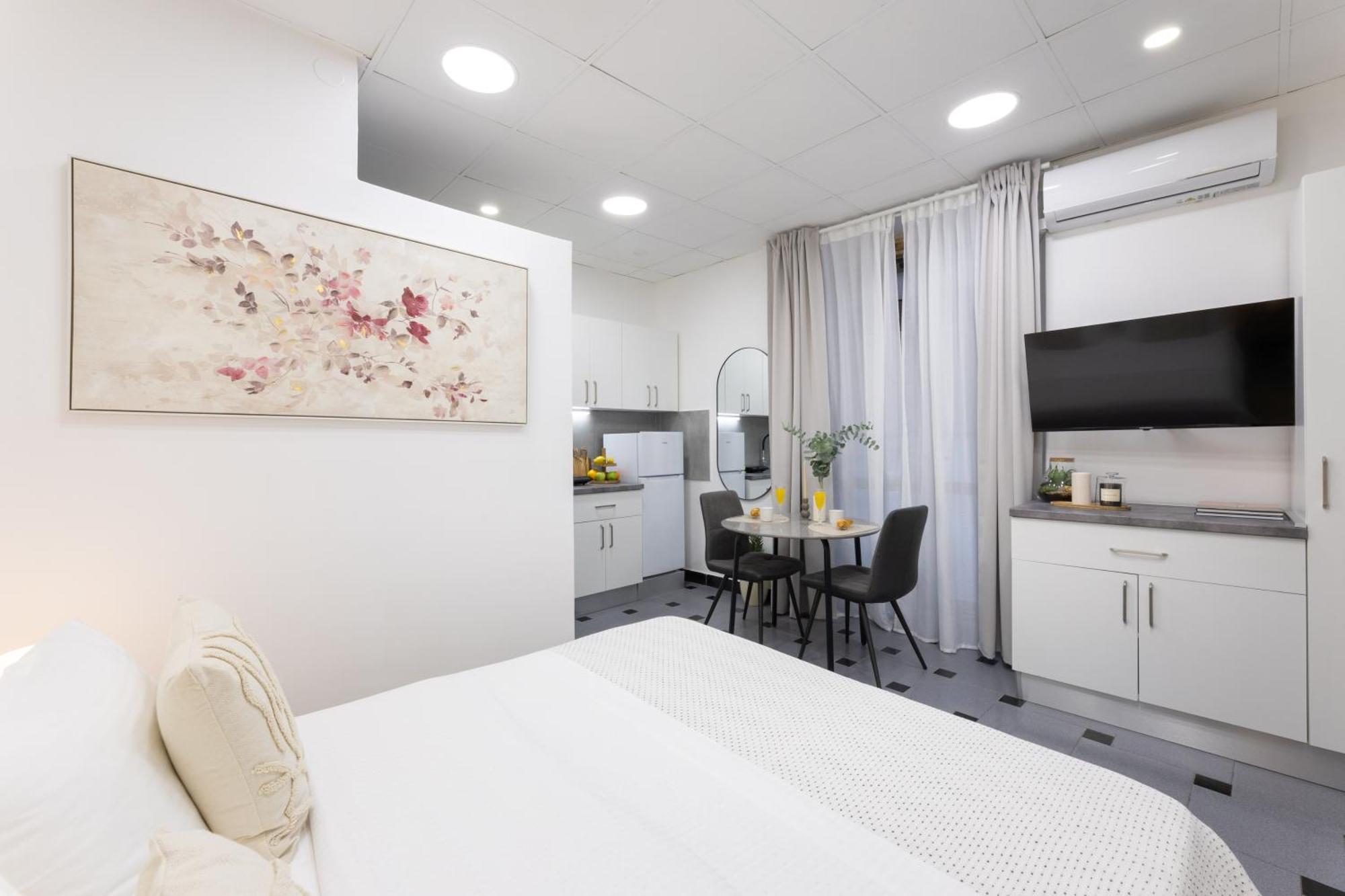 Lena's In Palace Apartman *
