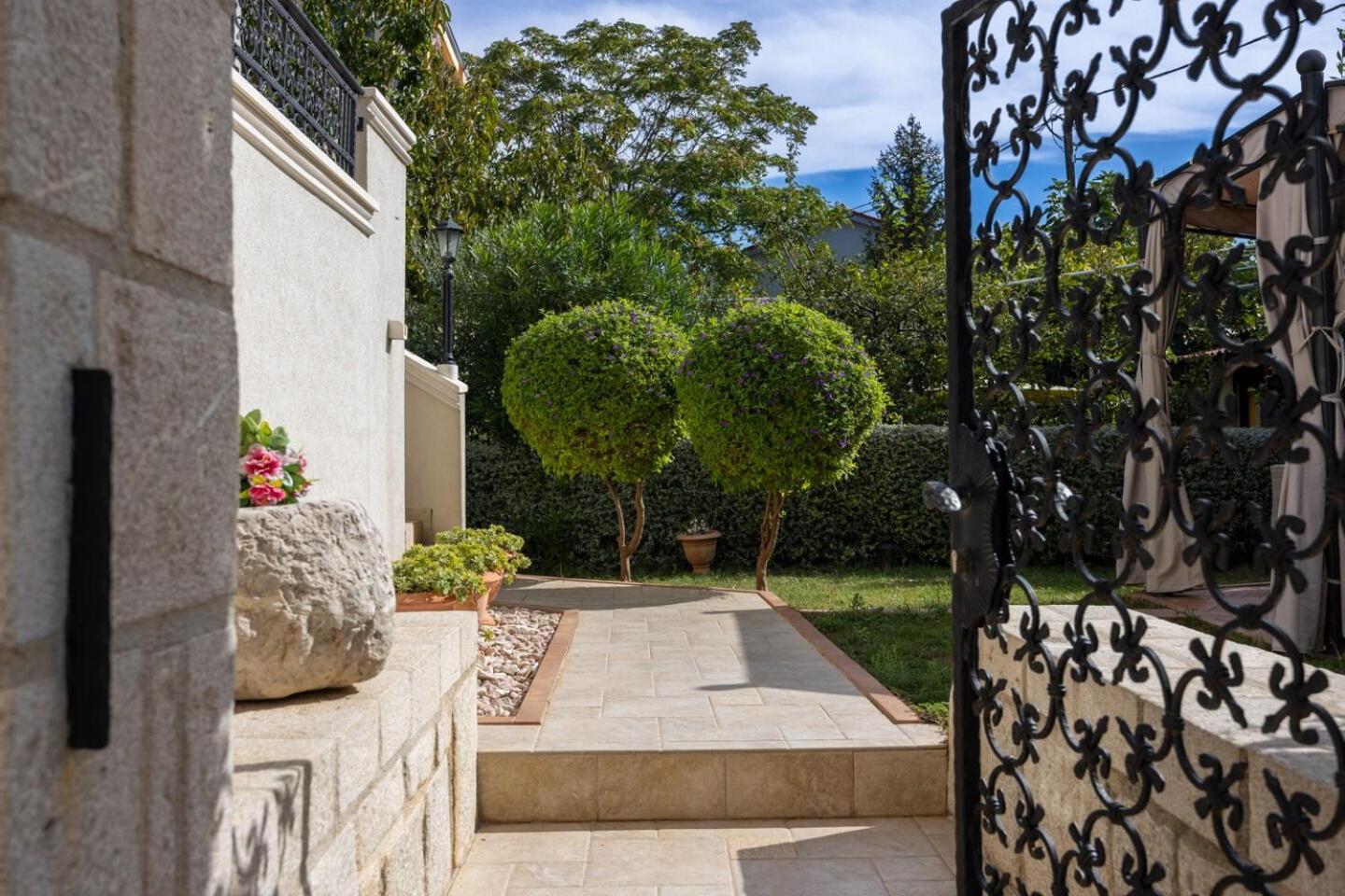 Darko - With Parking Holiday home Split