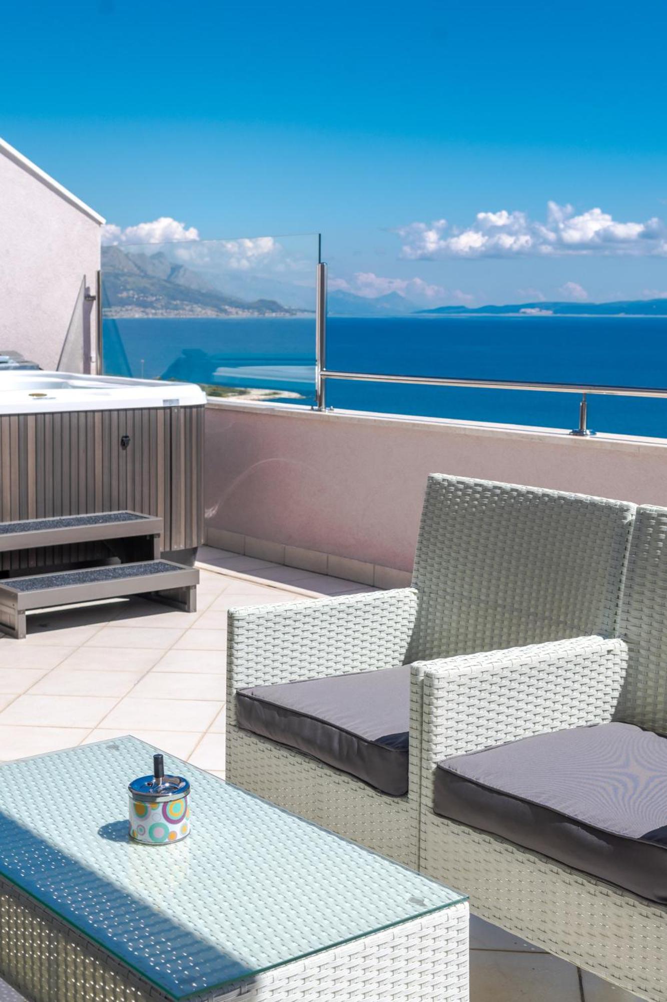 Penthouse With Terrace And Hot Tub - Ivan Split
