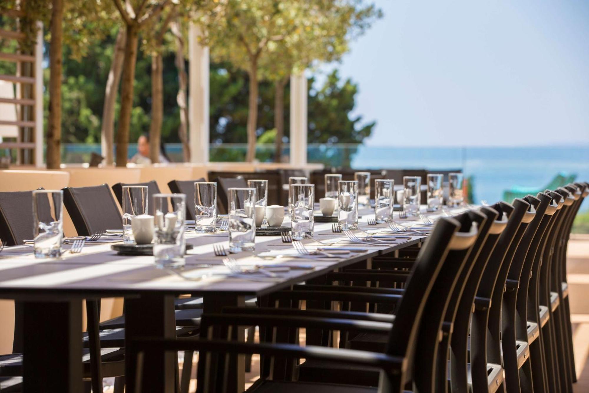 Radisson Blu &