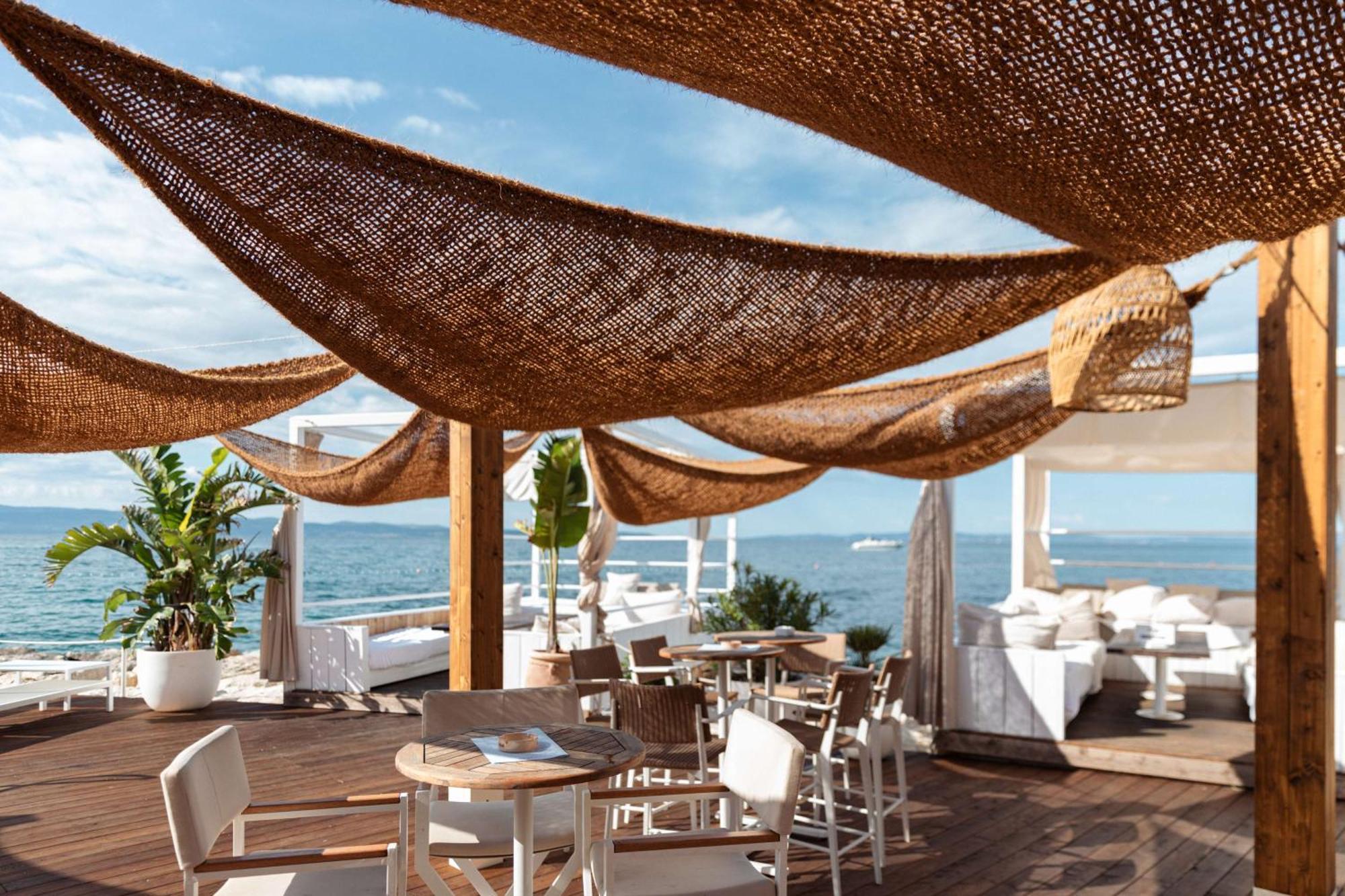 Radisson Blu &