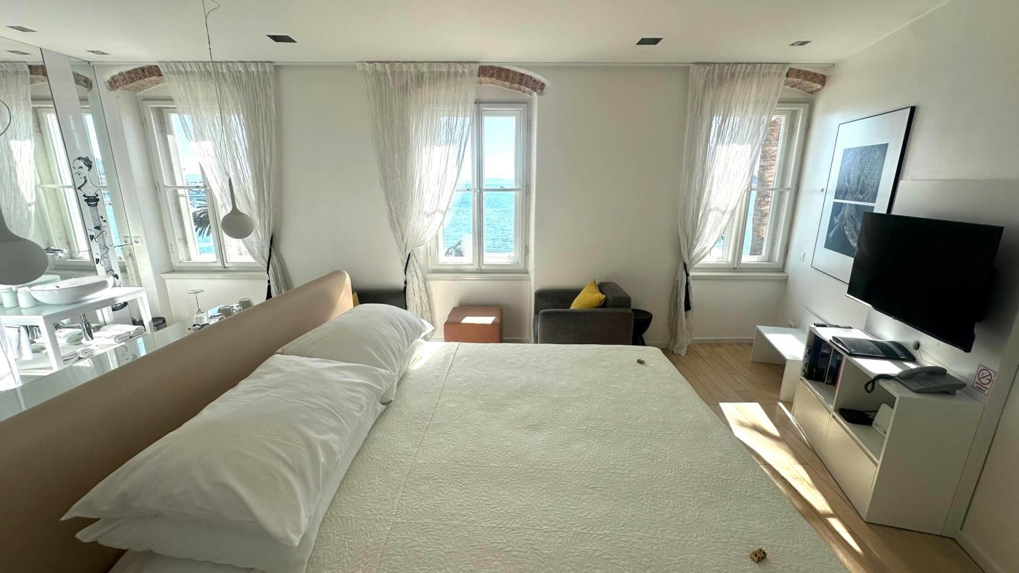 Riva Luxury Split