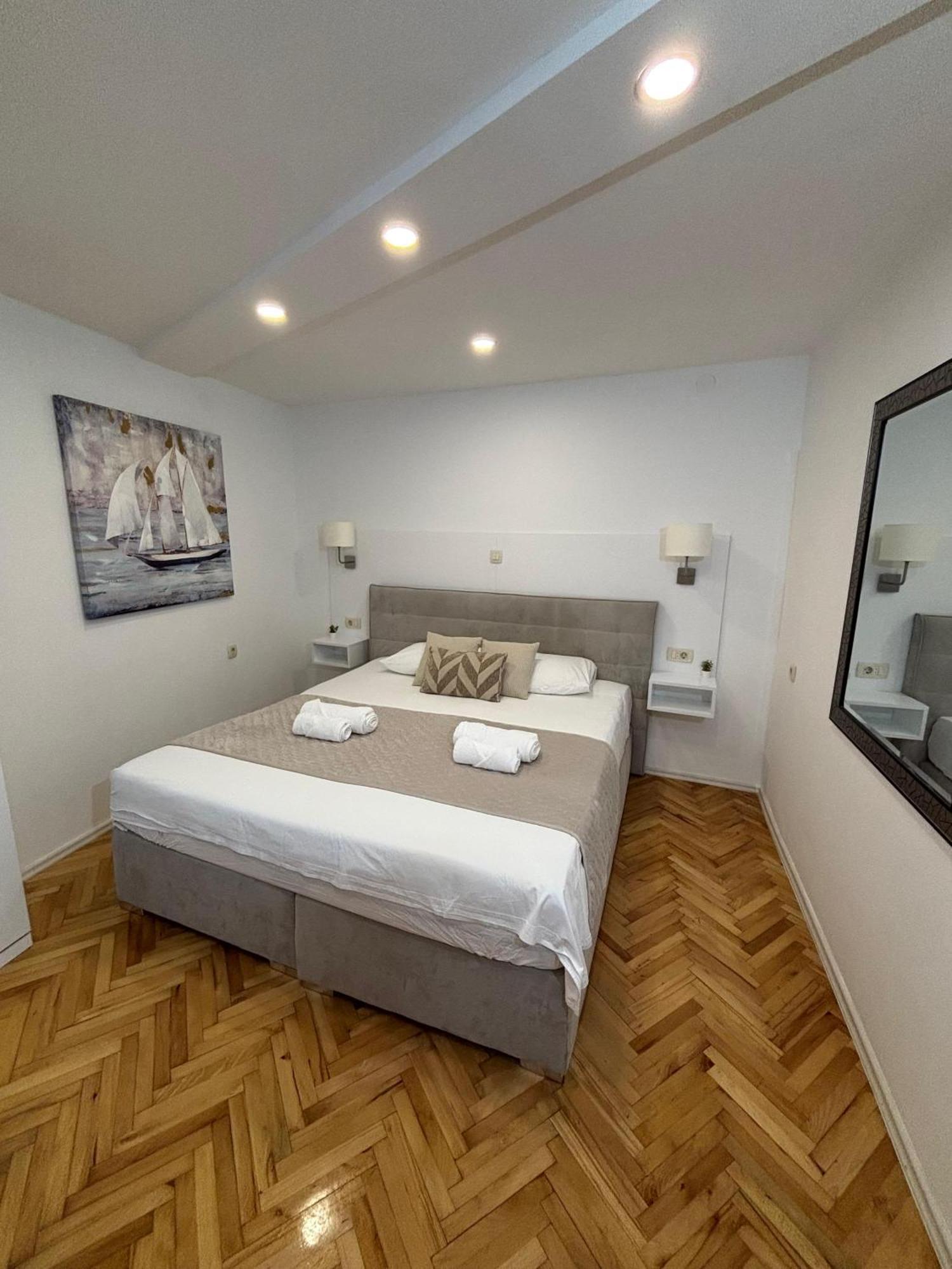 Apartment Palace