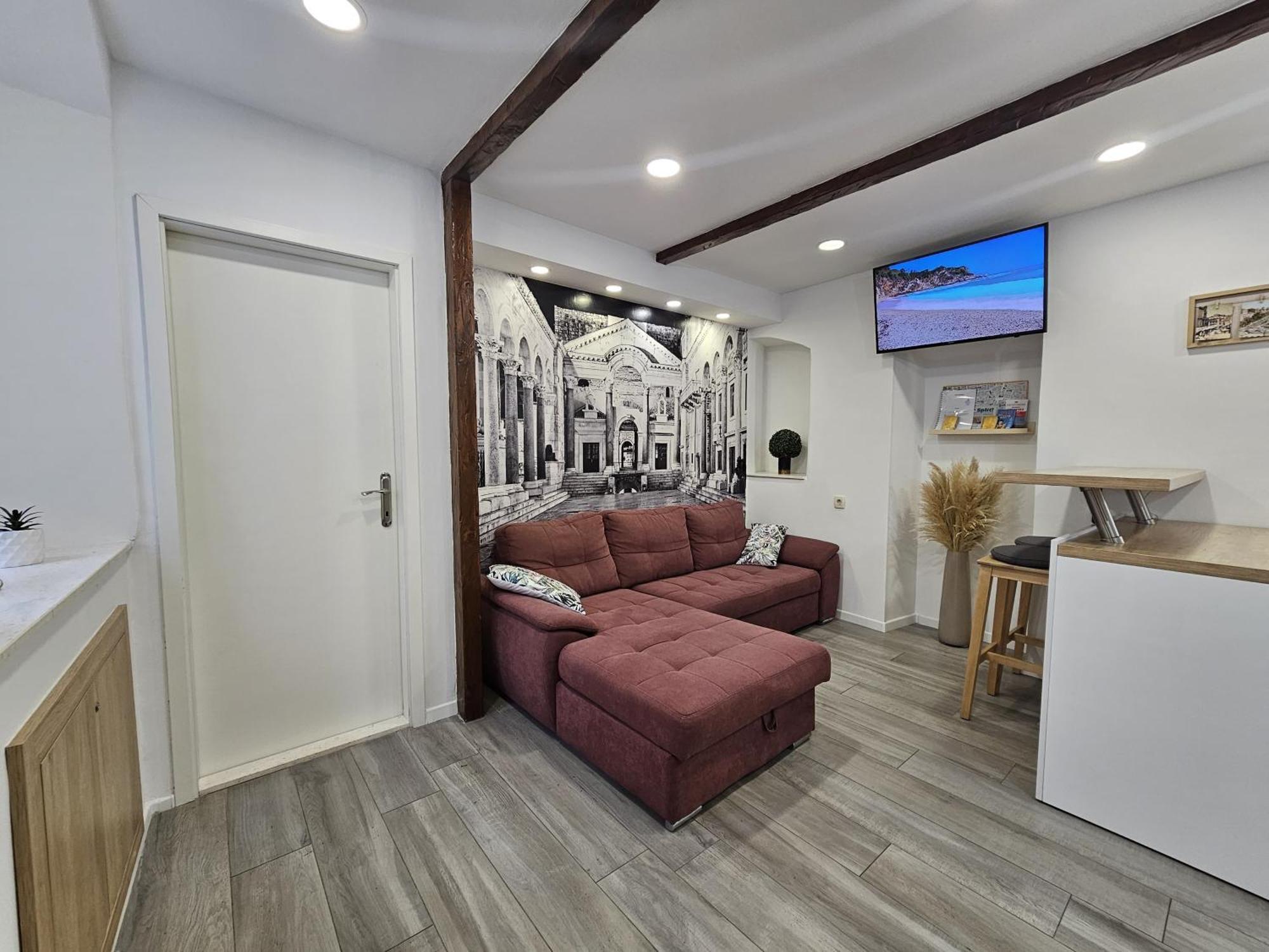 Palace Apartment *
