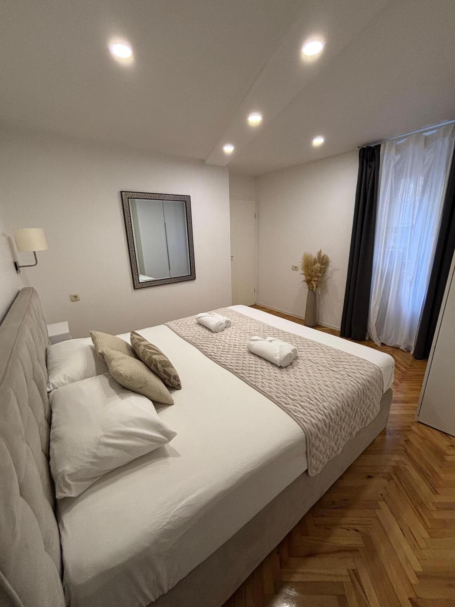Palace Apartment *