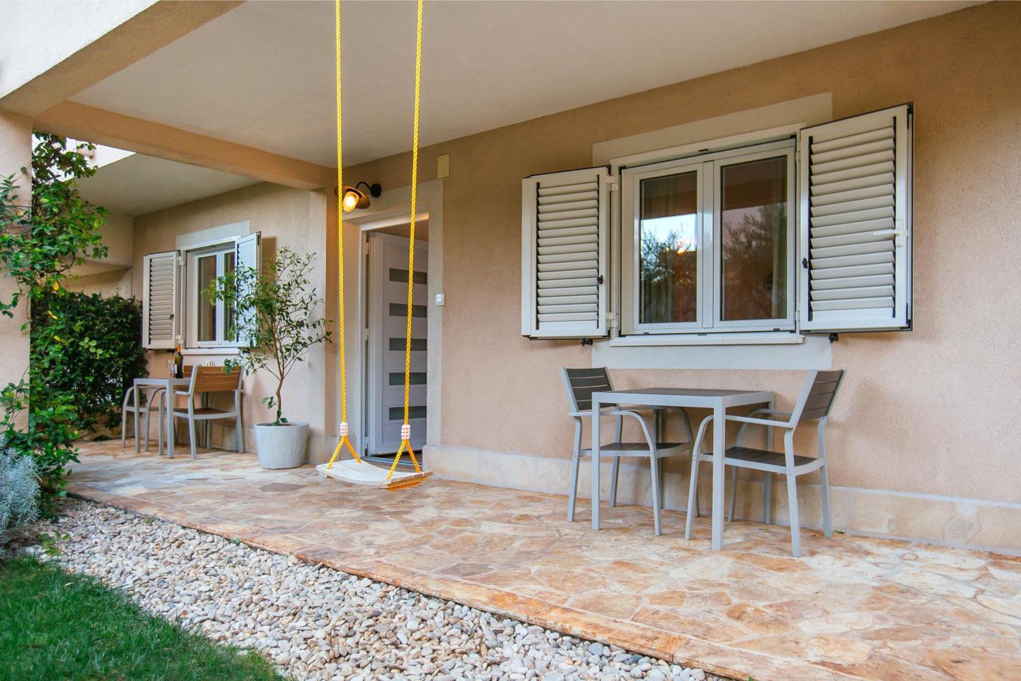 In House With Garden For Children & Private Parking * Split