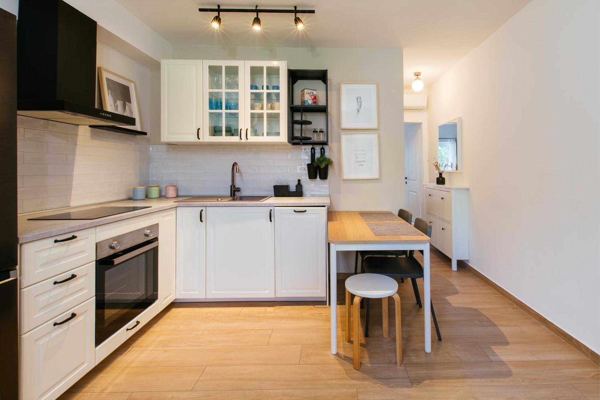 In House With Garden For Children & Private Parking Apartment