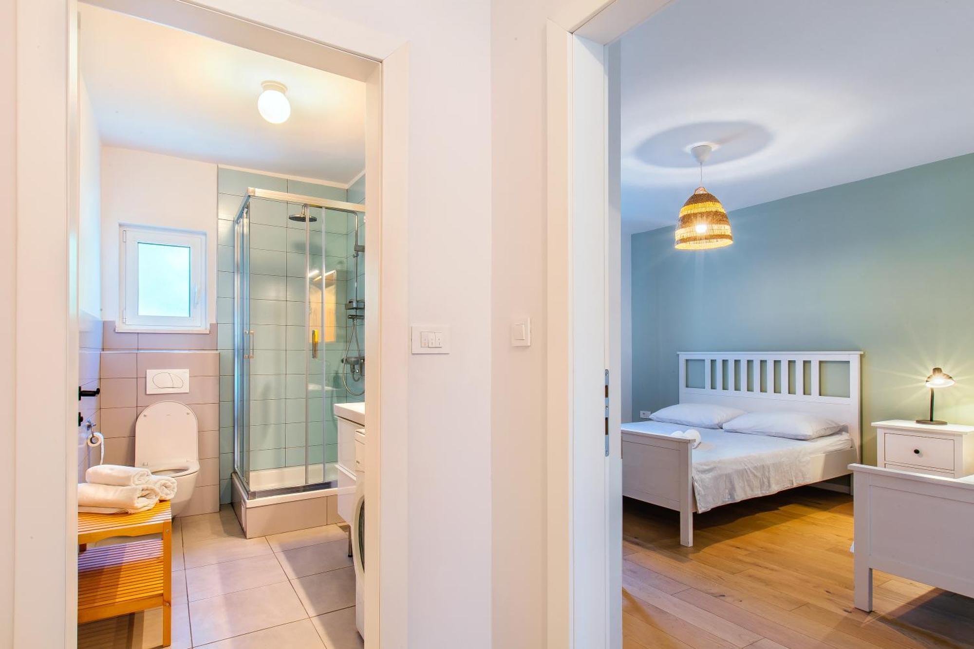 In House With Garden For Children & Private Parking * Split