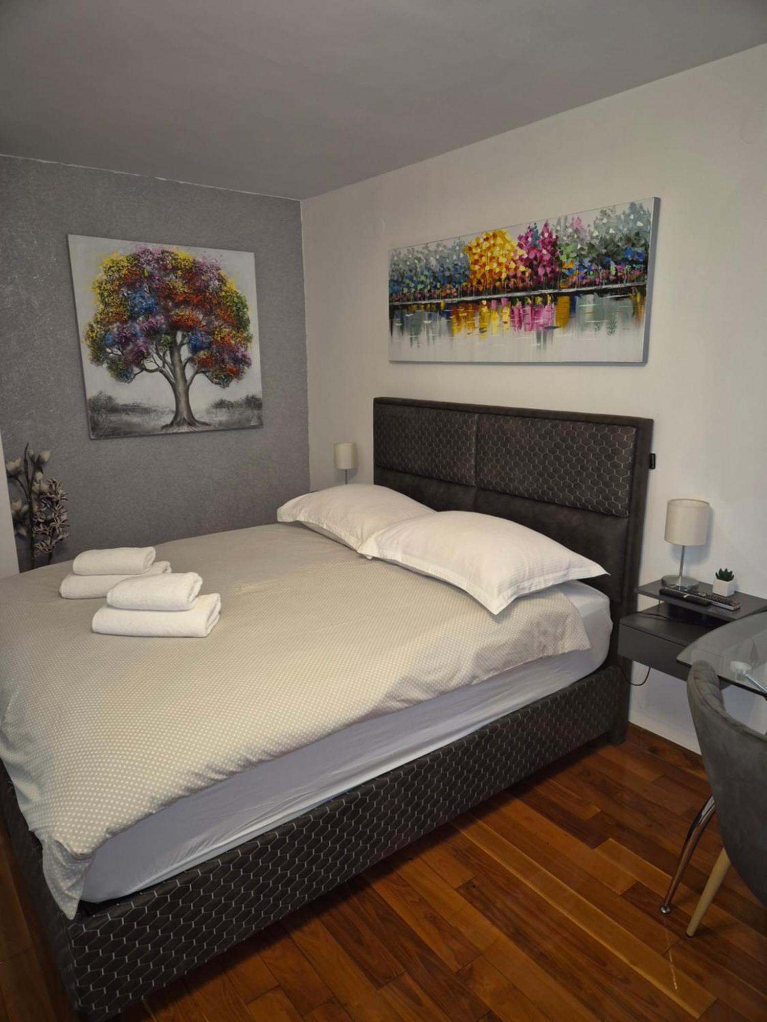 Tomadi Apartment