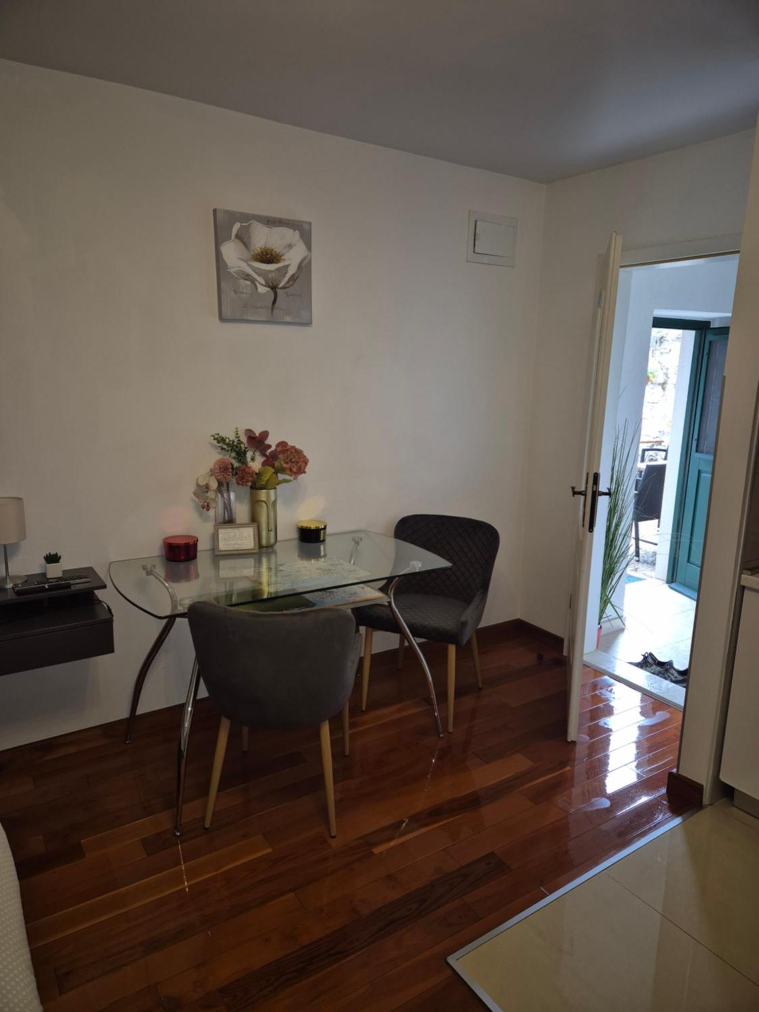 Tomadi Apartment *