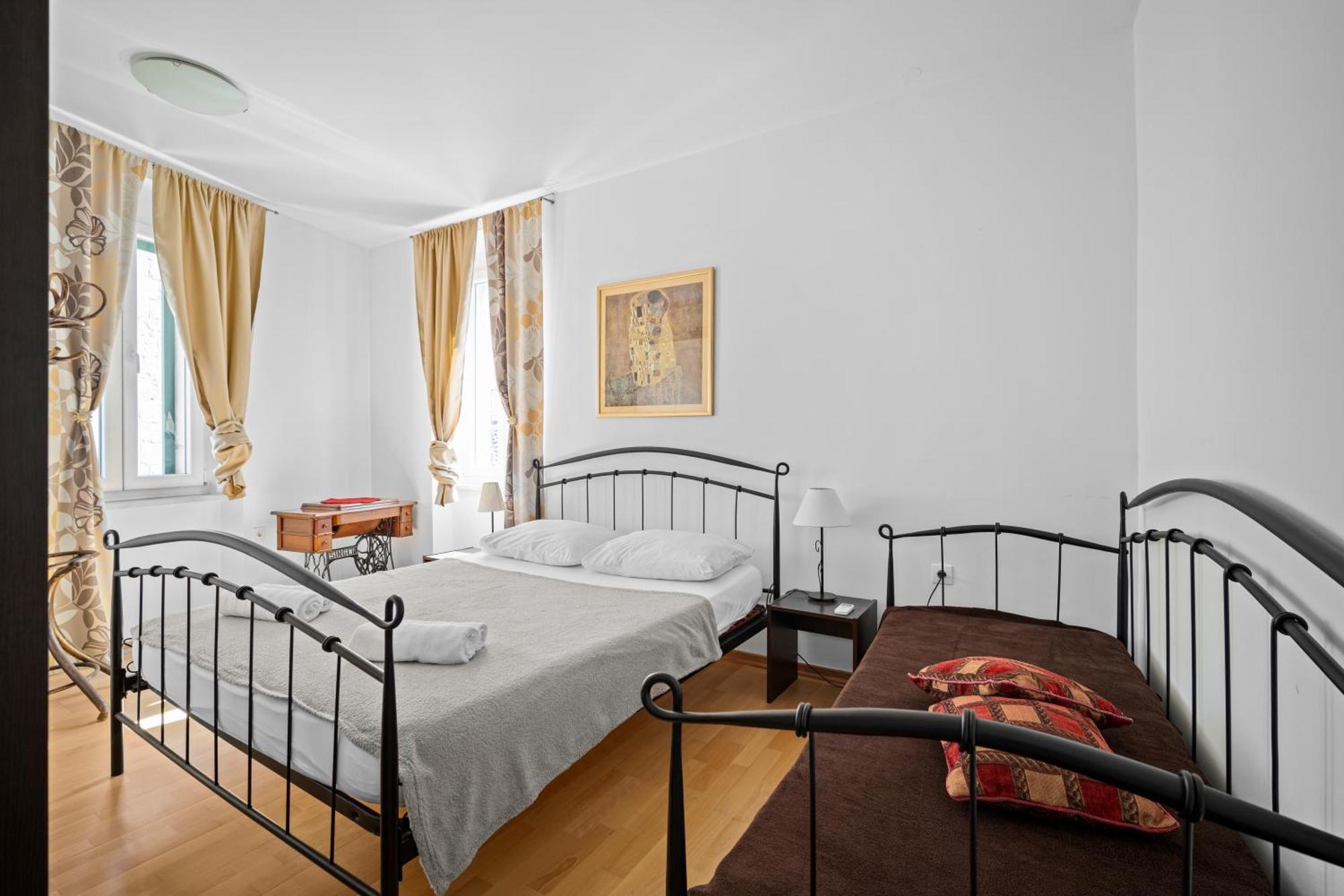 Bose Apartment Split