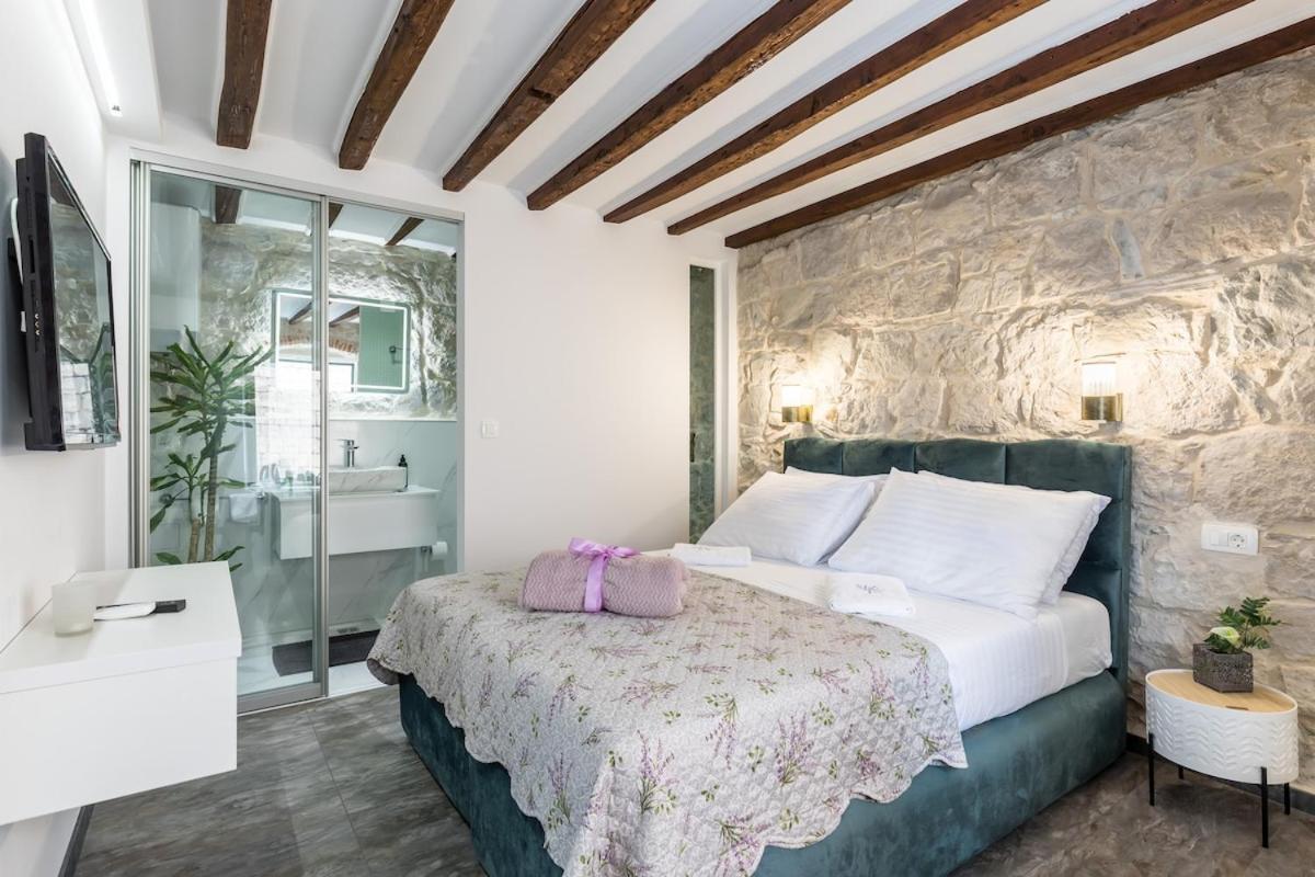 Bonbon Old Town Private En-suite Apartment Split