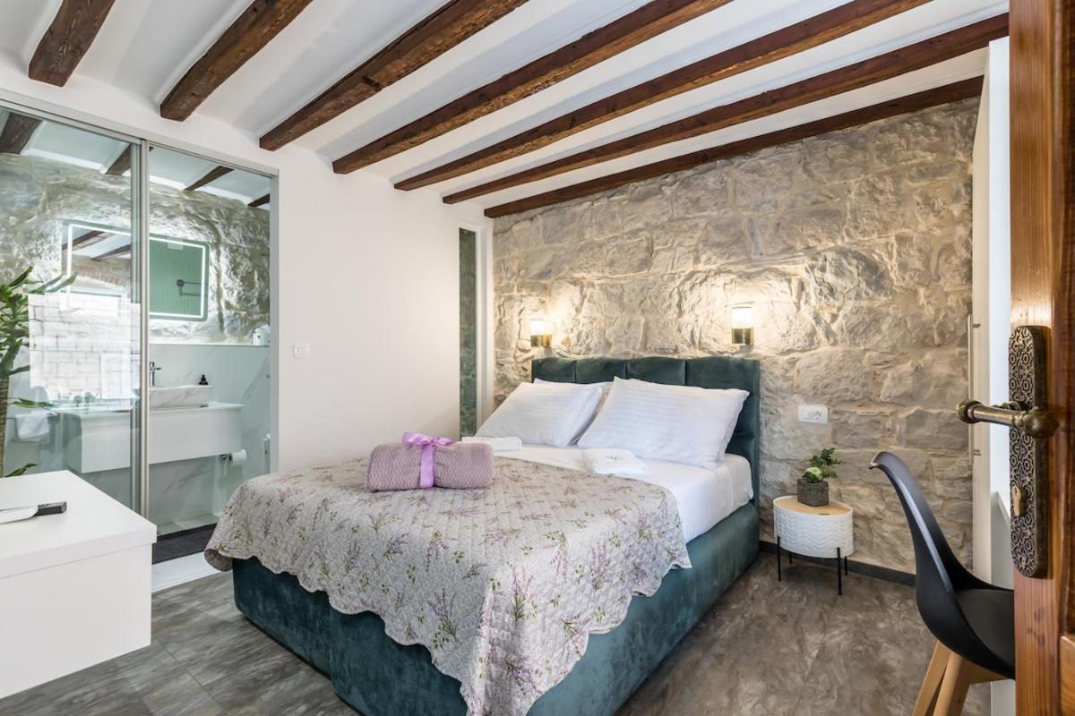 Apartment Bonbon Old Town Private En-suite Split