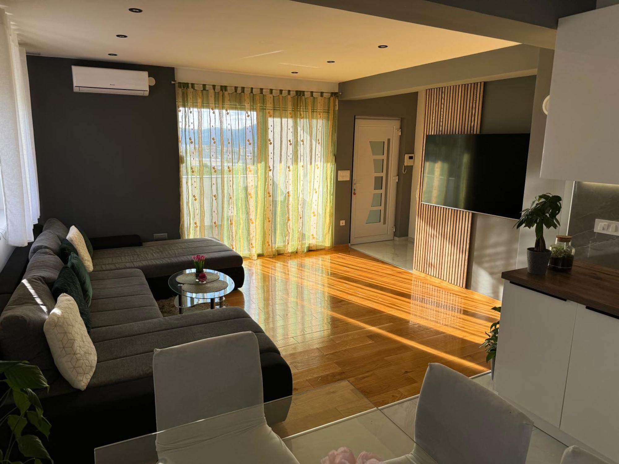 Evergreen Apartment *