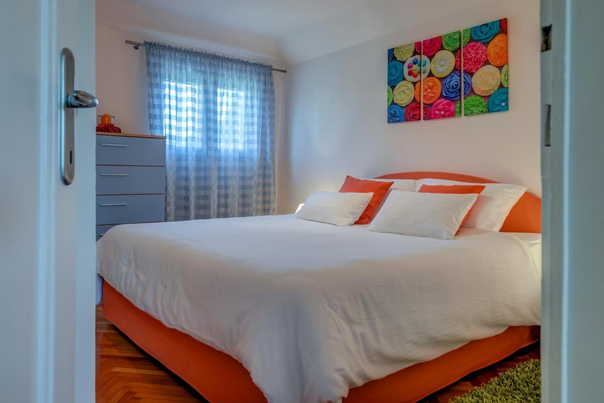 Apartment Bacvice Holiday With Free Parking Apartment Split