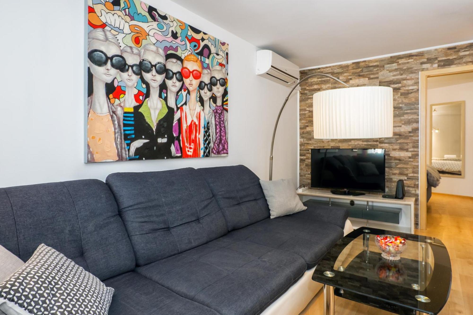 Relaxing 2bd Apartment, Ground Floor - Walk To Old Town Split