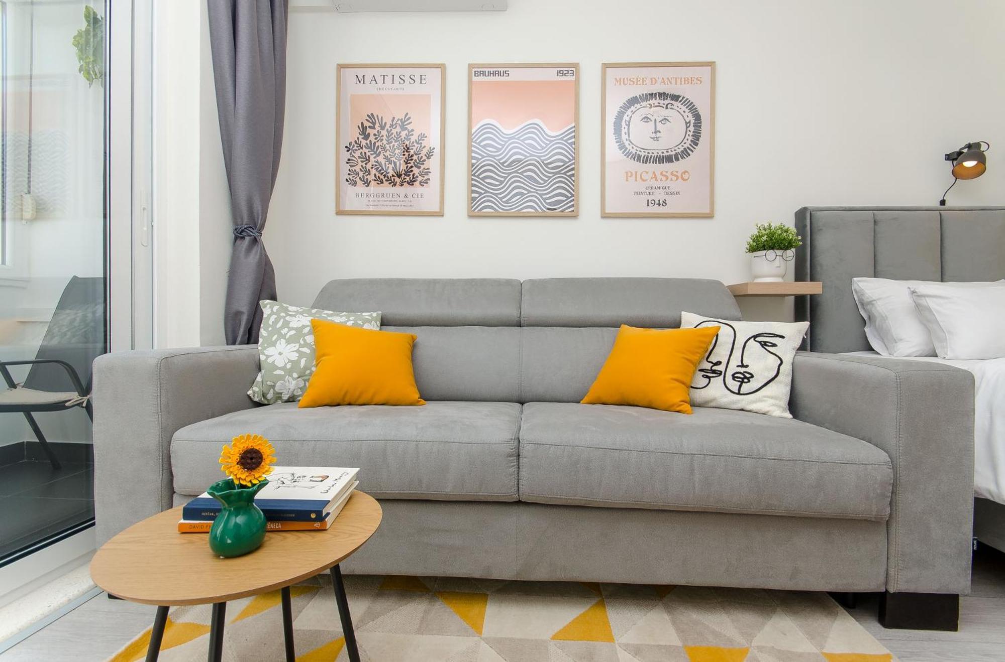 Apartment Side By Side *