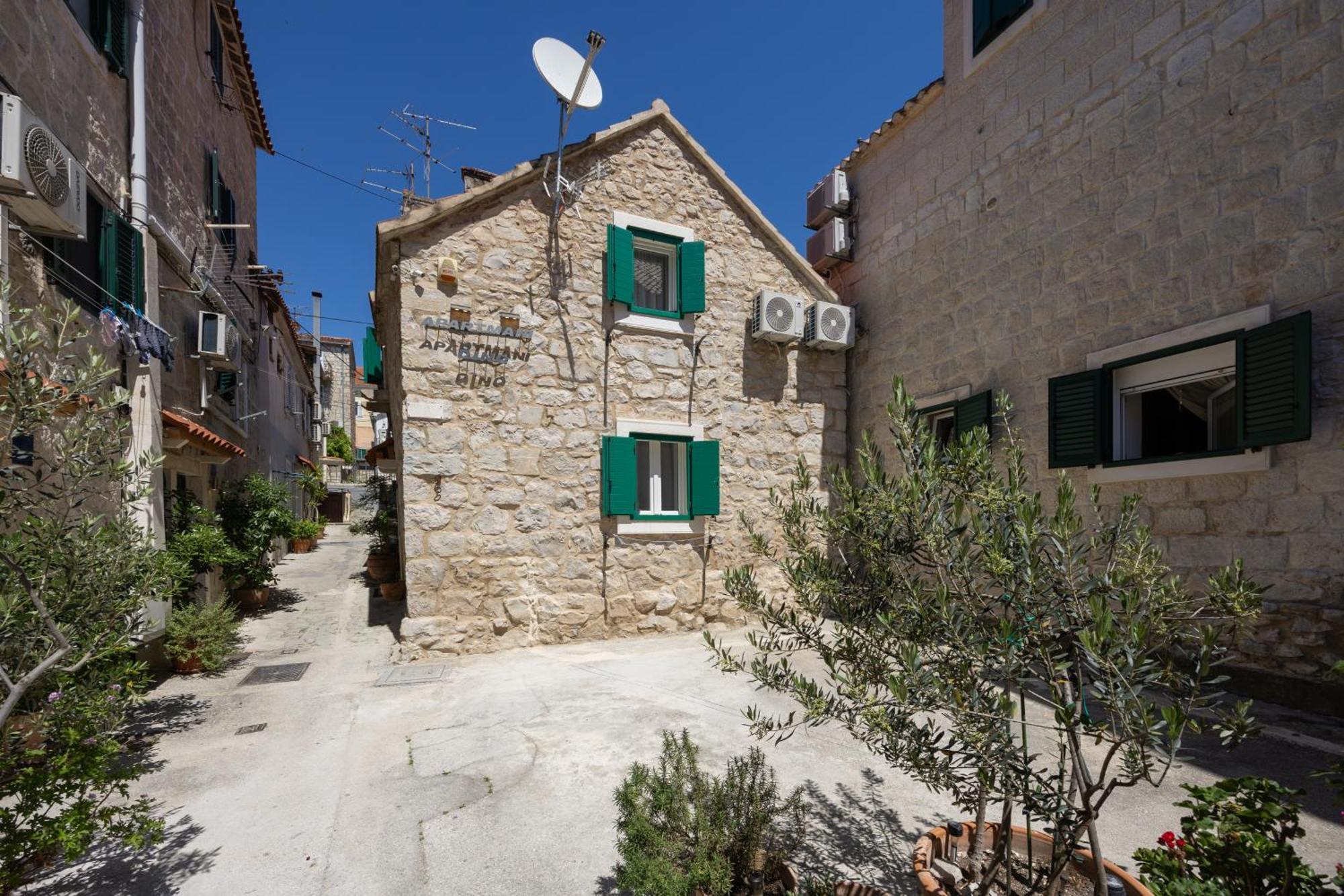 New!!! Deluxe Dino In The Old Town Of Apartment *