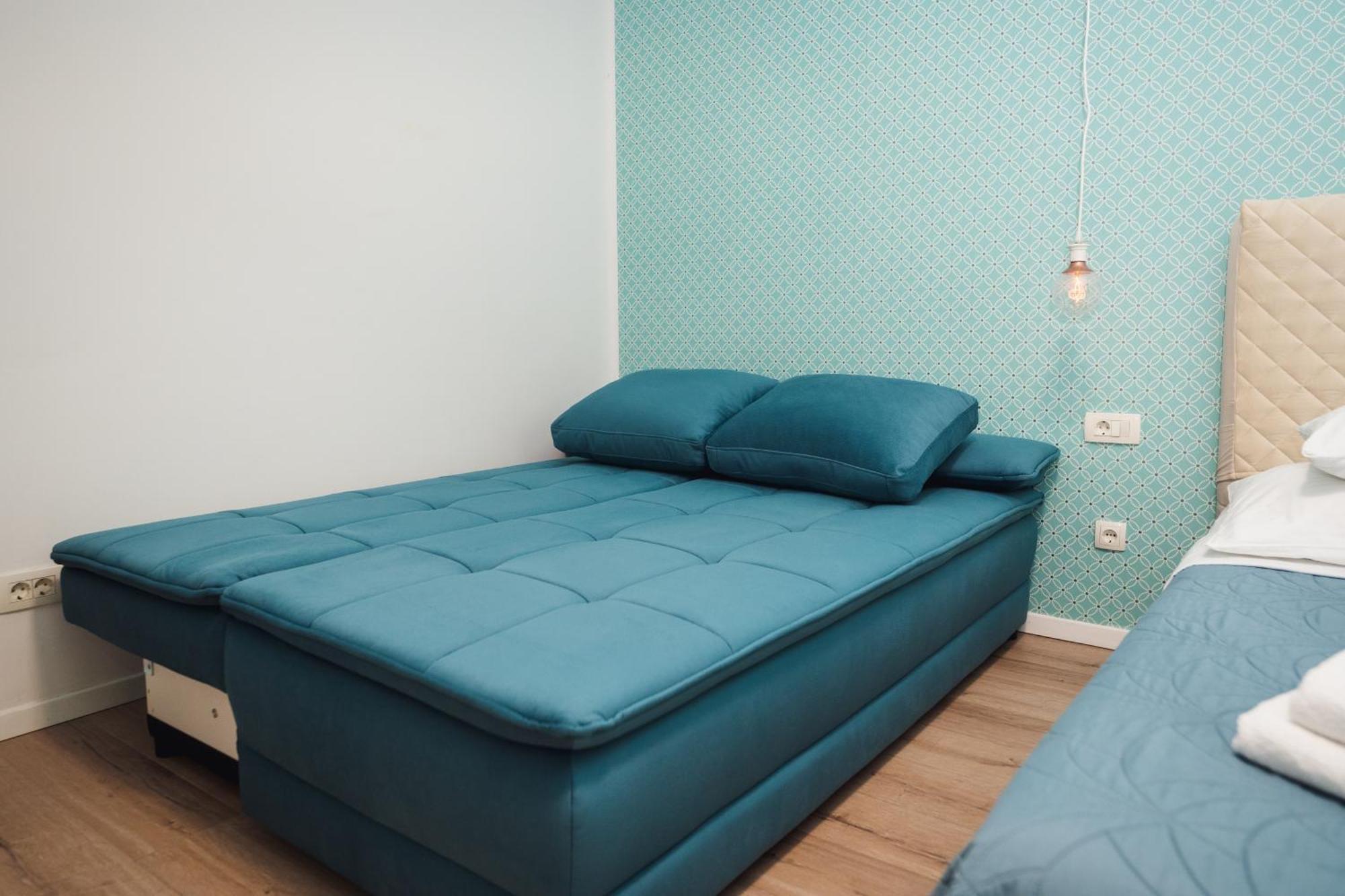 Billie Apartment Split