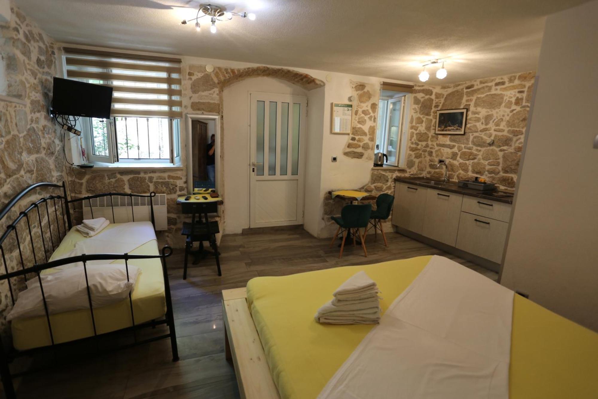 Nikolla Apartment