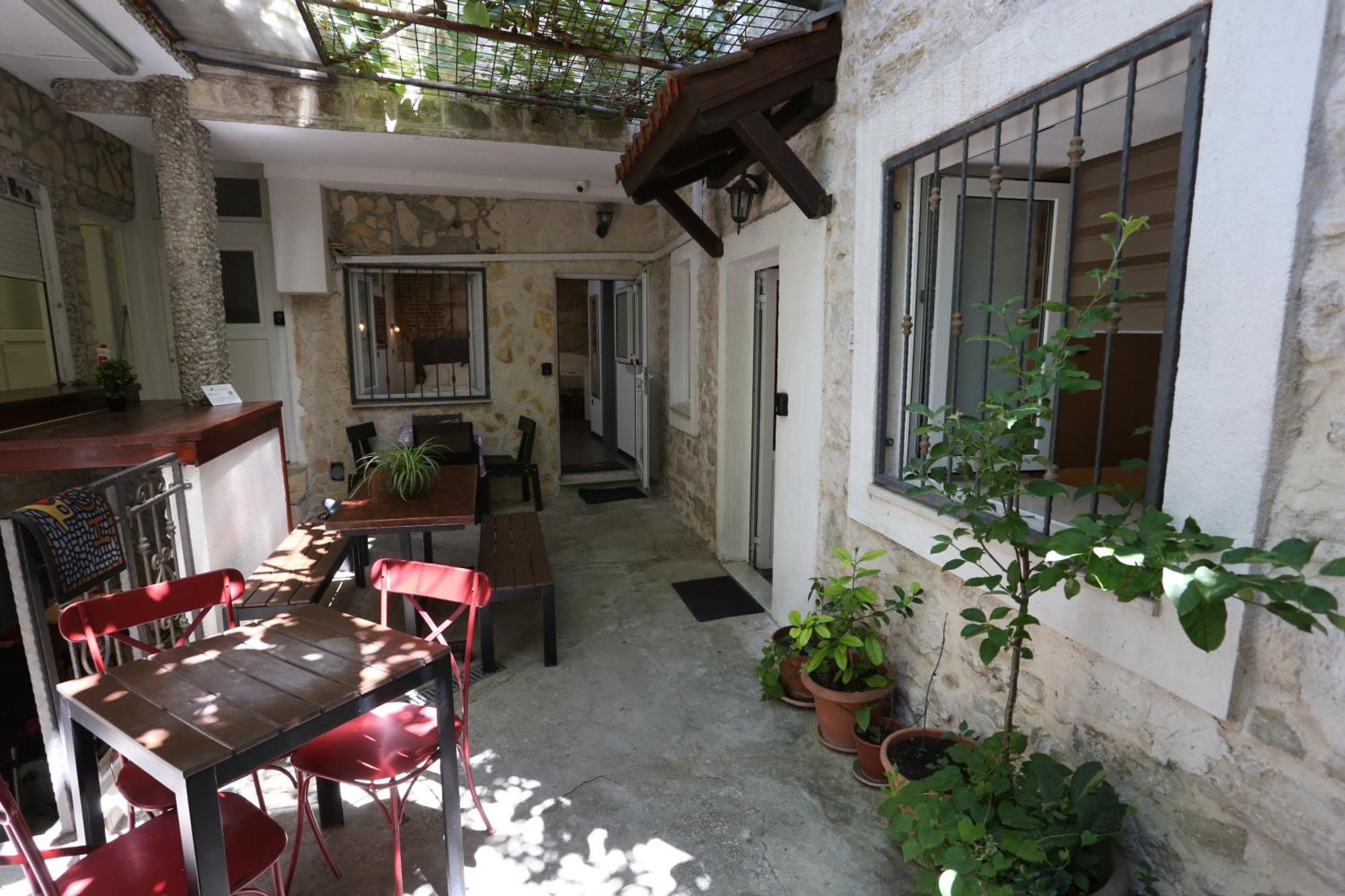 Nikolla Apartment