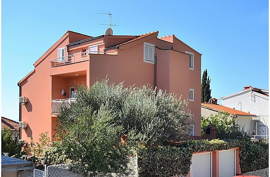 Poolside Paradise - A Hidden Gem In Appartement