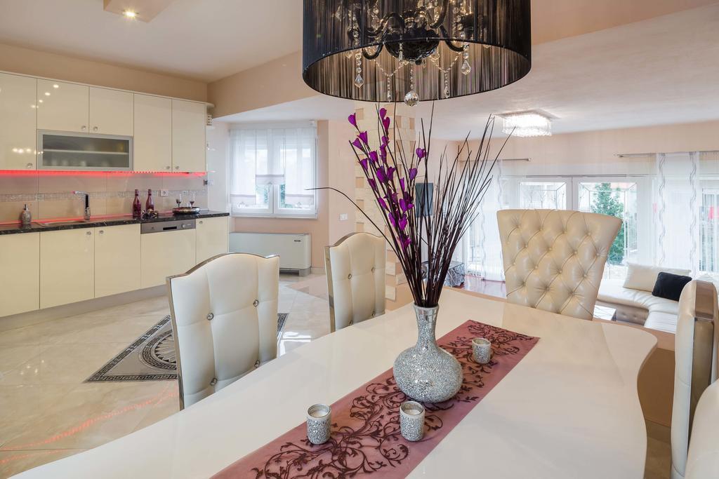 De Luxe Apartment *