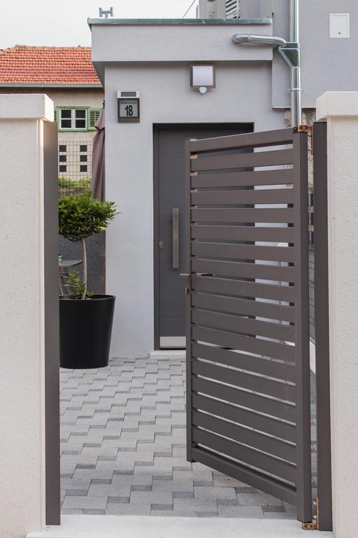 Aspalathos - With Free Parking, Near The Beach, A Few Minutes' Walking Distance To The Unesco Palace Split
