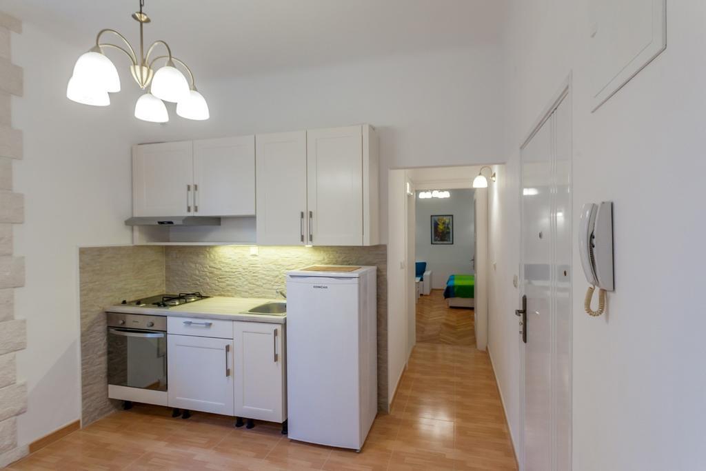 Apartment Chic In Center