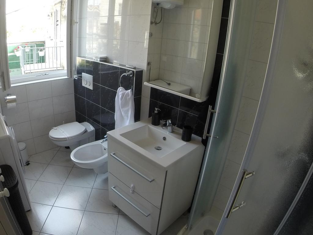 Promenade Apartment *
