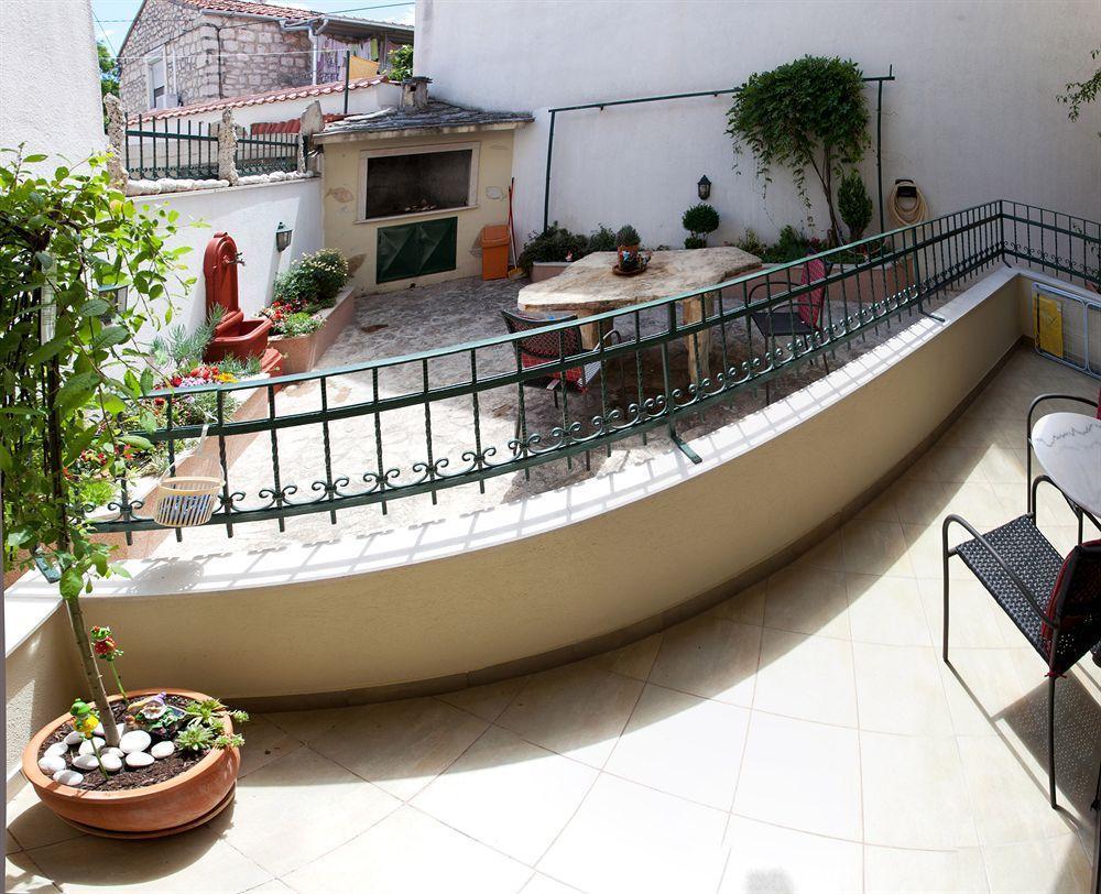 Veli Varos * Split