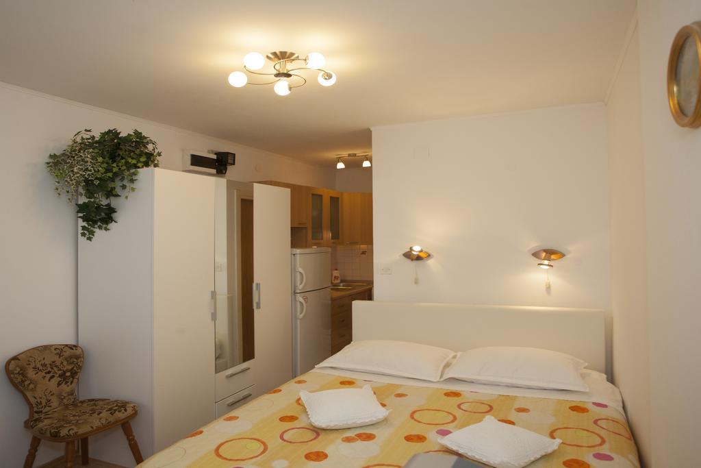 Leo Apartment