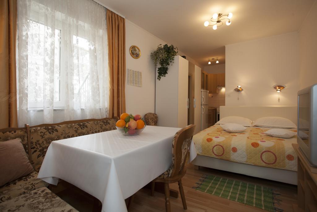 Leo Apartment