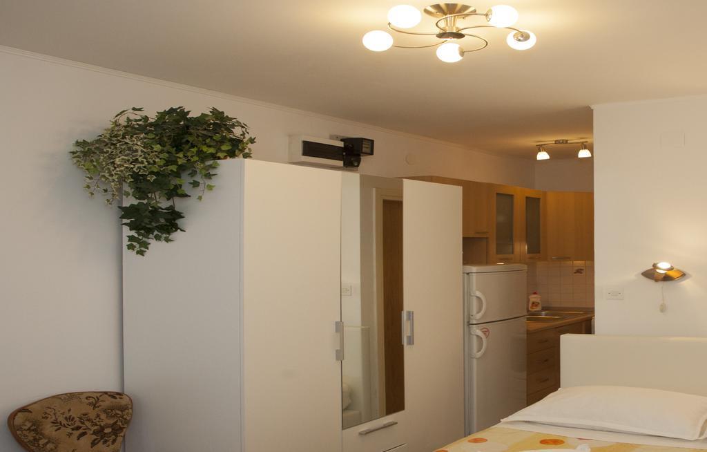 Leo Apartment Split