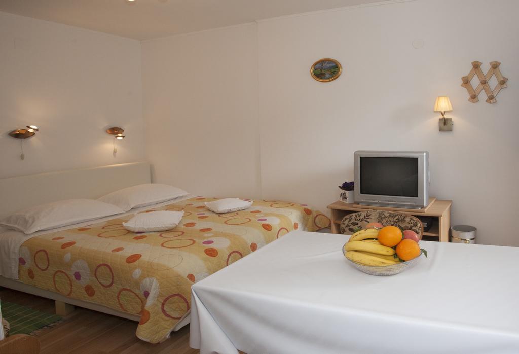 Leo Apartment