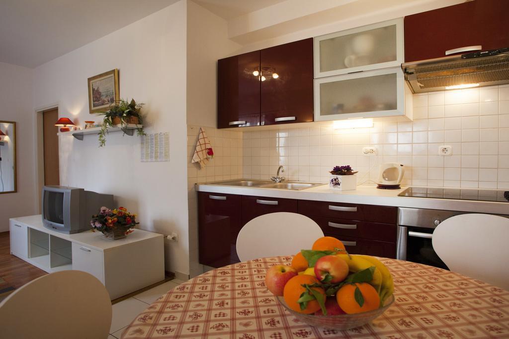 Leo Apartment *