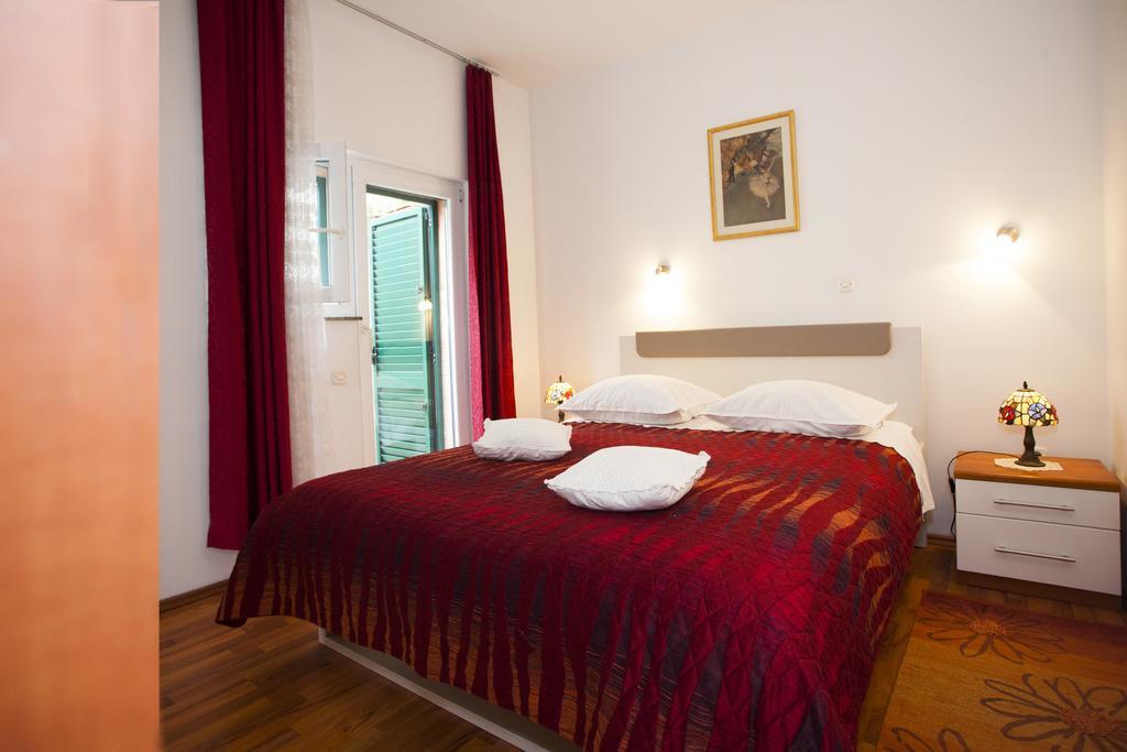 Leo Apartment