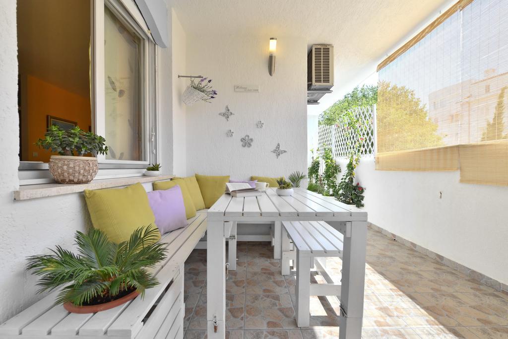 Cozy Beach Apartment Split Apartment