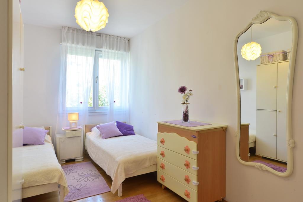 Cozy Beach Apartment Split Apartment