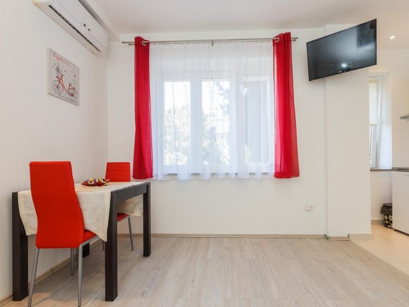 Nevenka Apartments Hotel 3*